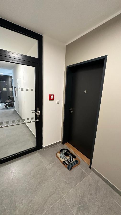 Holesovice Delight: Modern Comfort With A Twist In Prague 7 מראה חיצוני תמונה