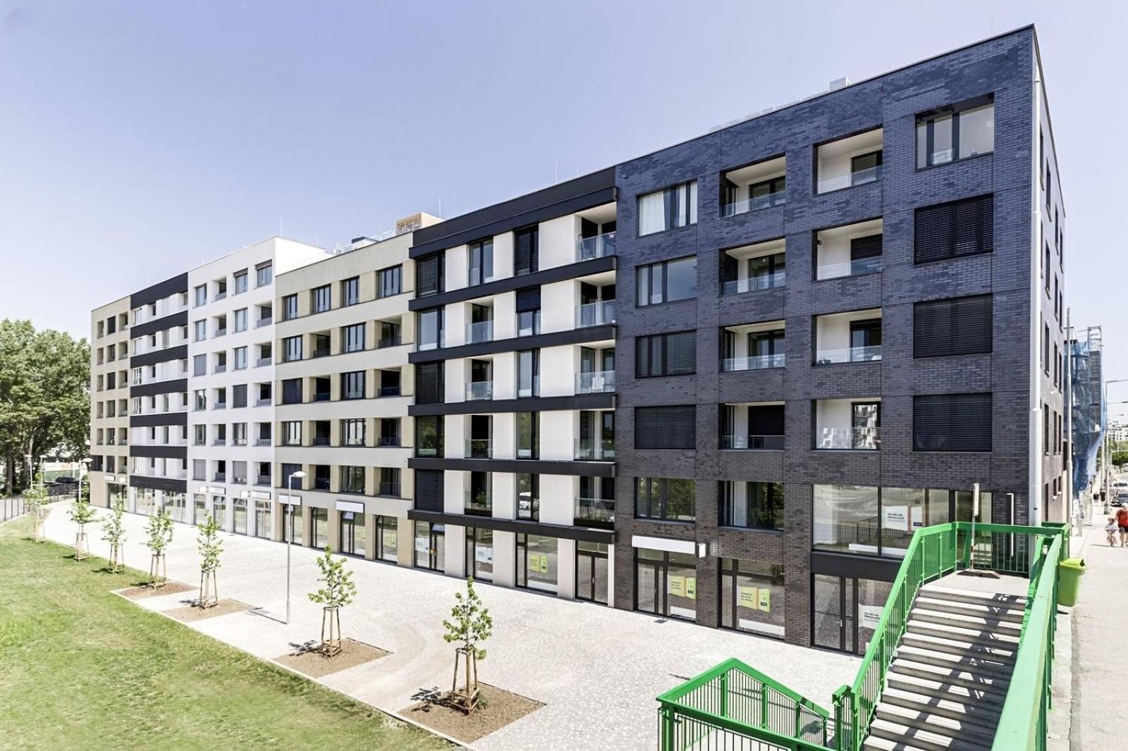 Holesovice Delight: Modern Comfort With A Twist In Prague 7 מראה חיצוני תמונה