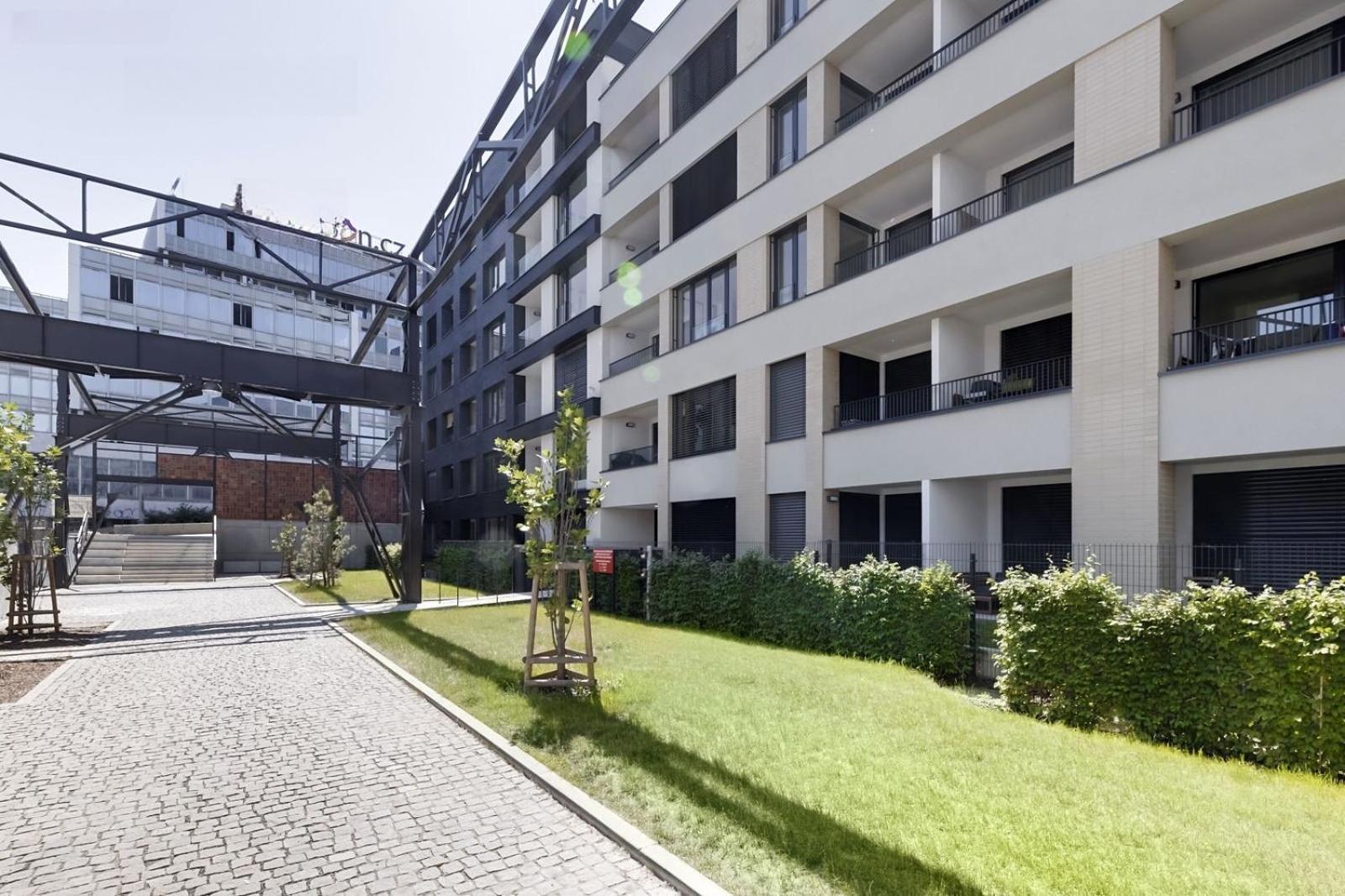 Holesovice Delight: Modern Comfort With A Twist In Prague 7 מראה חיצוני תמונה