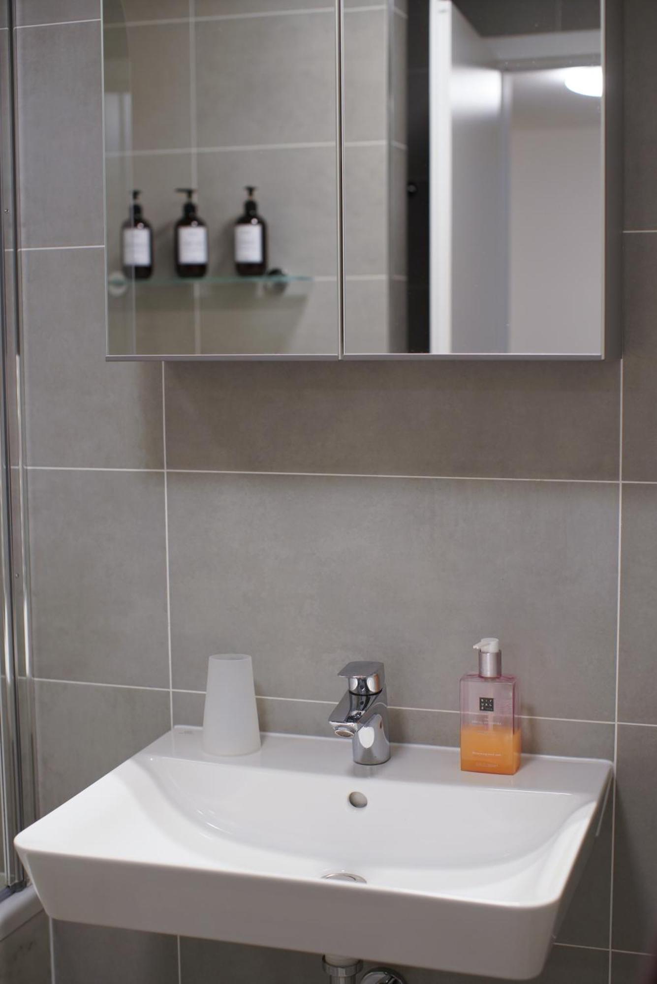 Holesovice Delight: Modern Comfort With A Twist In Prague 7 מראה חיצוני תמונה