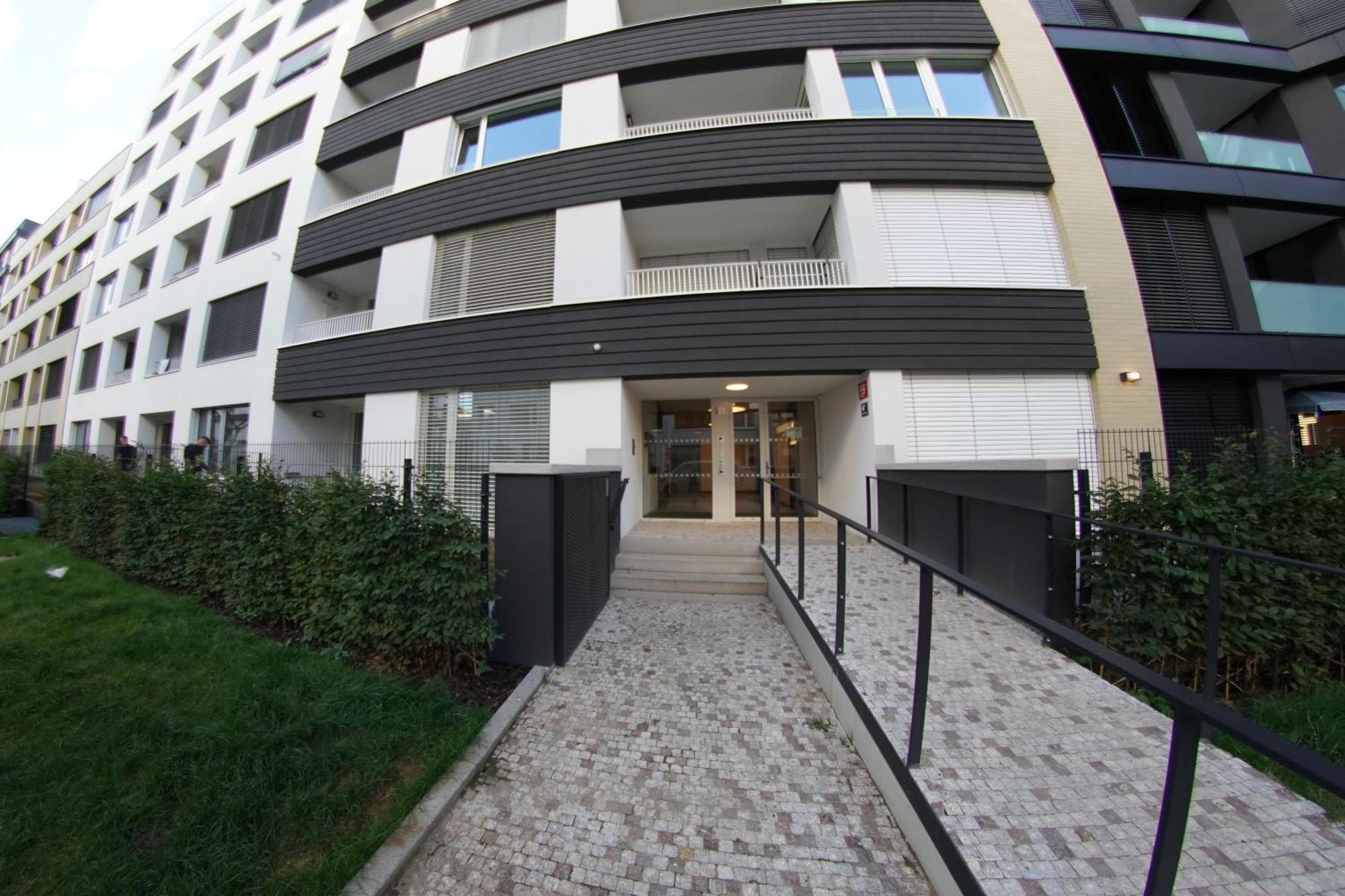 Holesovice Delight: Modern Comfort With A Twist In Prague 7 מראה חיצוני תמונה